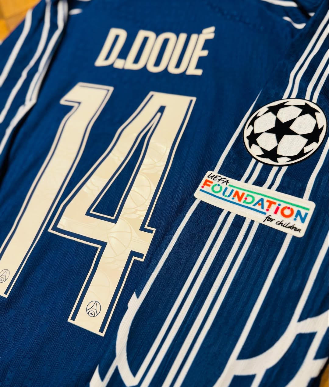 Désiré Doué - Silky Long Sleeves