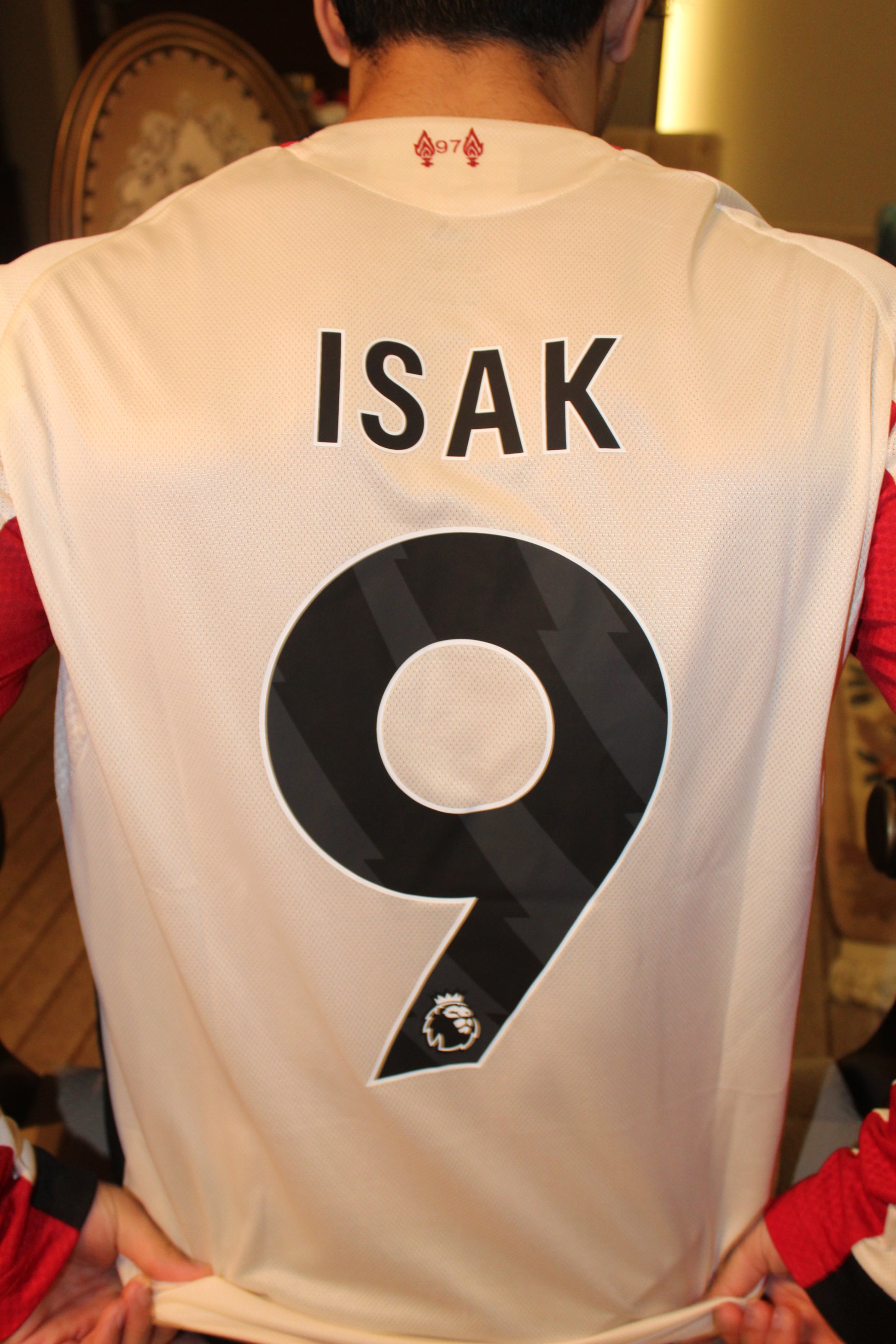 Liverpool Away 25/26 Full Sleeves Isak #9